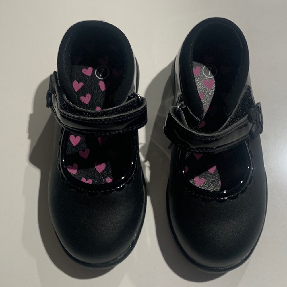Toddler girls size 7 black Mary Janes